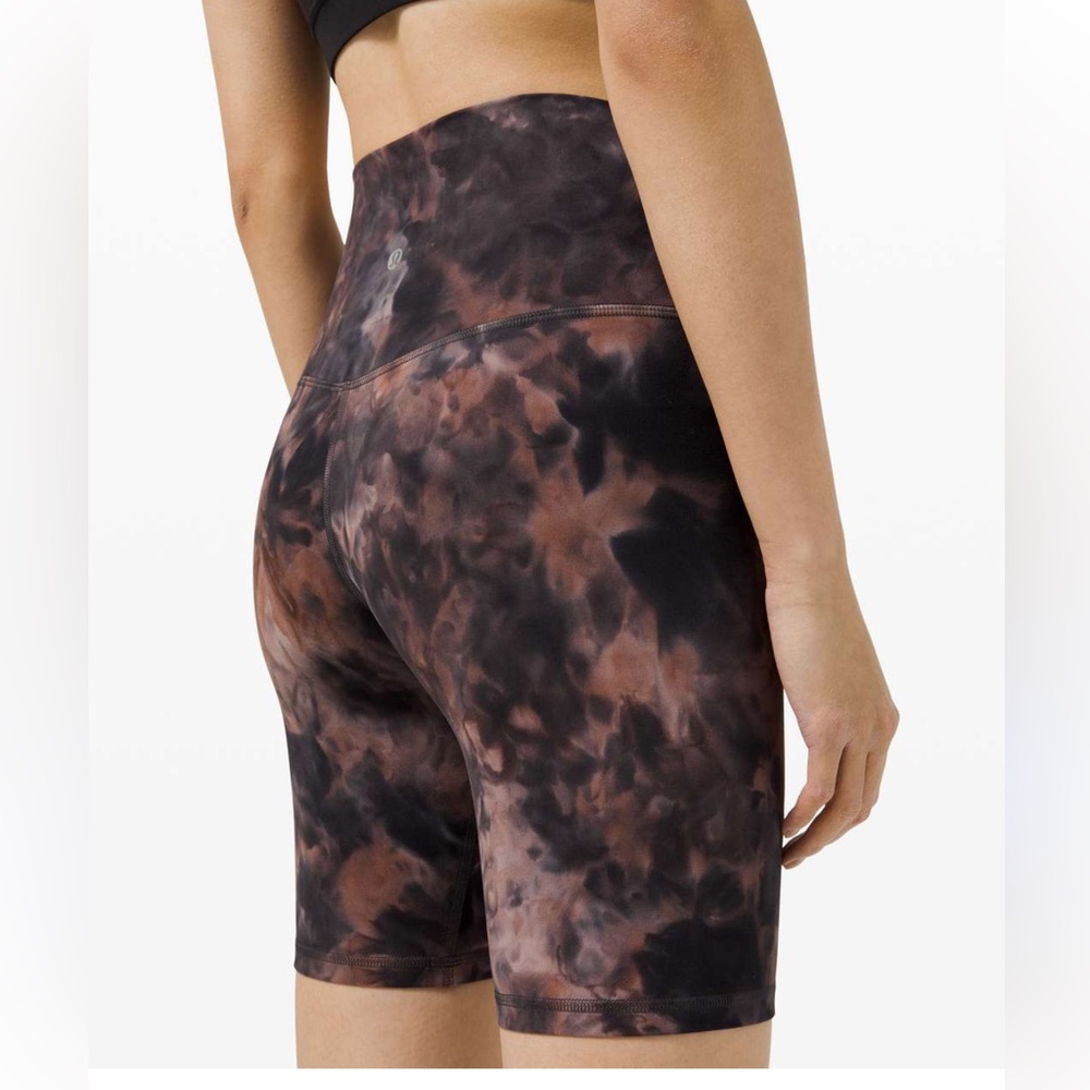 lululemon athletica Women's Shorts - Black and Brown